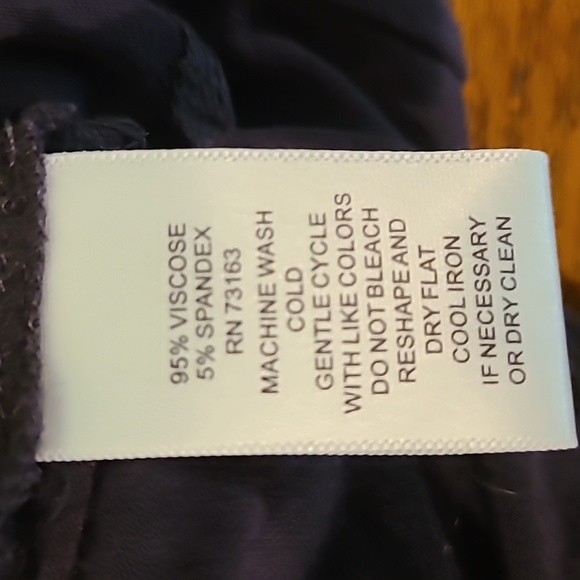 Women's grey v-neck t-shirt size Medium - Picture 8 of 8